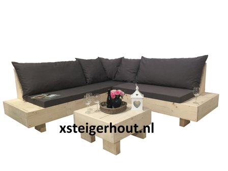 zwevende hoekbank steigerhout, kussens en tafel