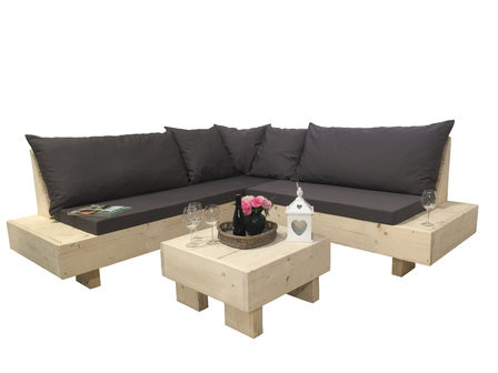 Zwevende hoekbank steigerhout met tafel en kussens schuin voorkant