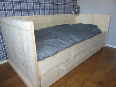 Kajuitbed steigerhout