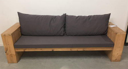 Loungebank-diep-met-kussens-steigerhout-bouwpakket