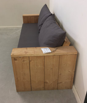 Loungebank-diep-met-kussens-steigerhout-bouwpakket