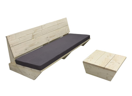 Steigerhout bank laag met tafel en kussen op de bank