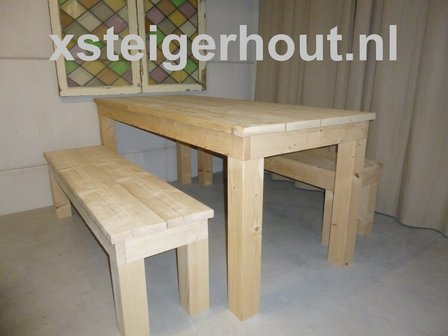 Steigerhout tafel met 2 bankjes