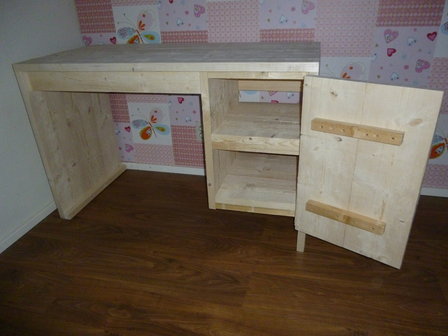 Steigerhouten-bureau-met kastje en deur open