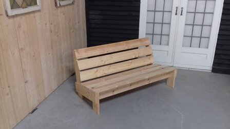 Tuinbank schuine zitting lijkt 