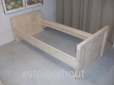 Steigerhout bed