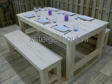Kloostertafel, Kloosterbank steigerhout