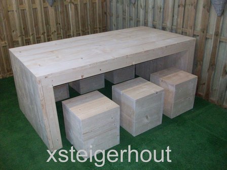 Tuinset steigerhouten tafel met hockers
