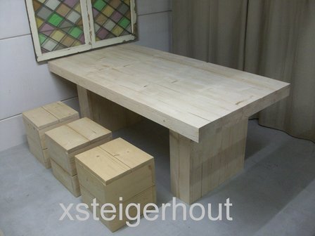 Hocker steigerhout met U tafel steigerhout