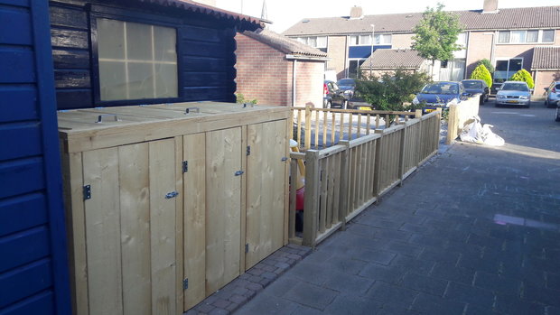 kliko container ombouw 3 bakken naast een huis