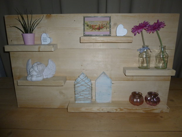 Wandbord steigerhout op tafel