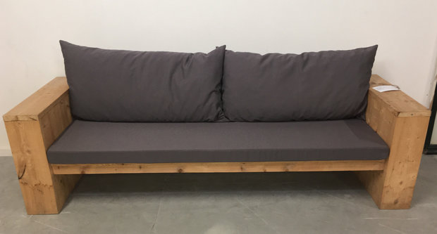 Loungebank-diep-met-kussens-steigerhout-bouwpakket