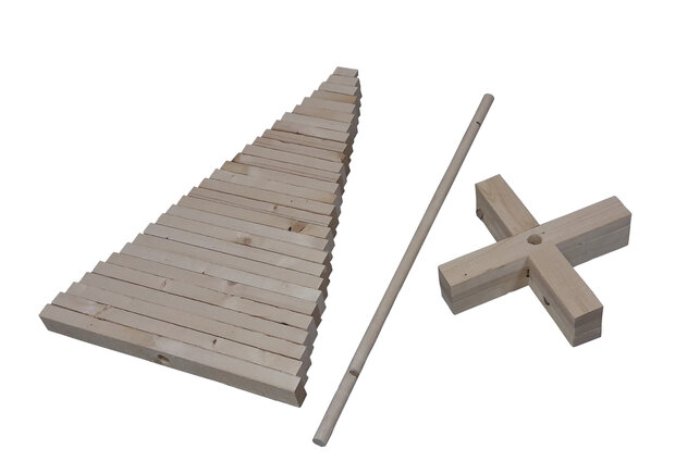 Houten kerstboom uit elkaar gehaald