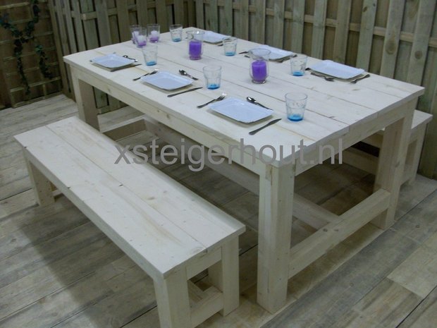 Kloostertafel, Kloosterbank steigerhout