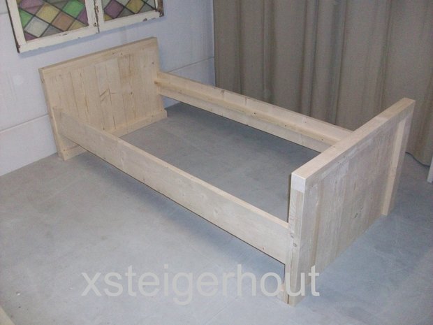 Bed steigerhout