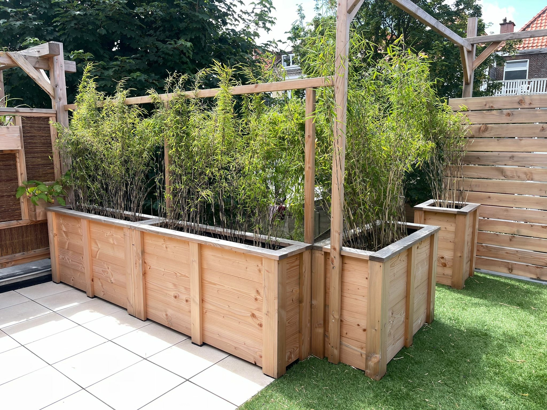 Plantenbakken douglas hout op een dakterras