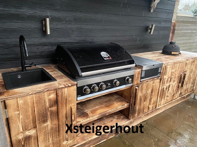 Buitenkeuken steigerhout met gebrand hout