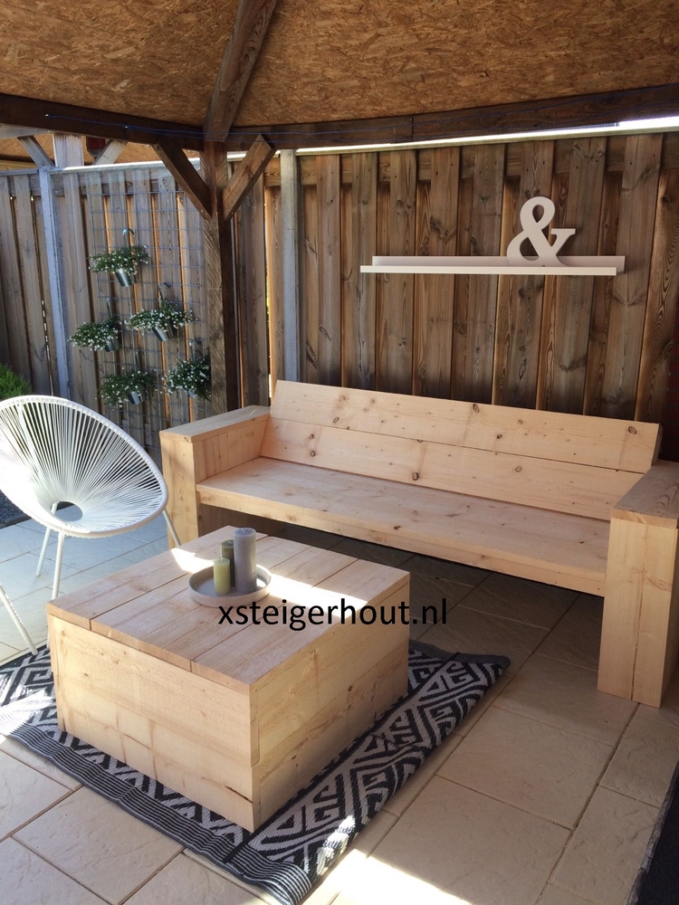 Loungebank steigerhout en tafel steigerhout onder afdag