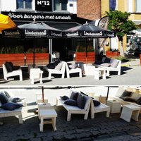 Steigerhout banken bij Plein 12