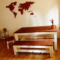 Steigerhout eettafel en bankje met bruin tafelblad