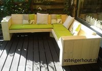 Zelf gemaakt hoekbank steigerhout met kussens