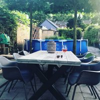 Tafel met kruispoot ondersttel