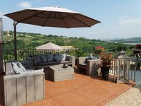 Steigerhout meubels bij b&b Dolce far Niente