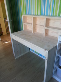 Bureau met opbergvakken