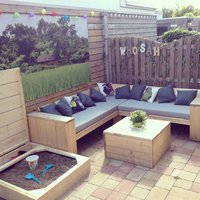 Hoekbank steigerhout met zandbak steigerhout