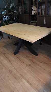 Tafel met matrix onderstel