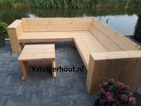 Hoekbanken van steigerhout zelf gemaakt met een bouwpakket